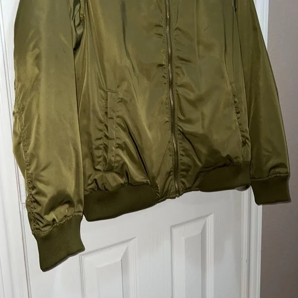 Old Navy Olive Green Bomber Jacket w/pockets, Size Large - Picture 3 of 13